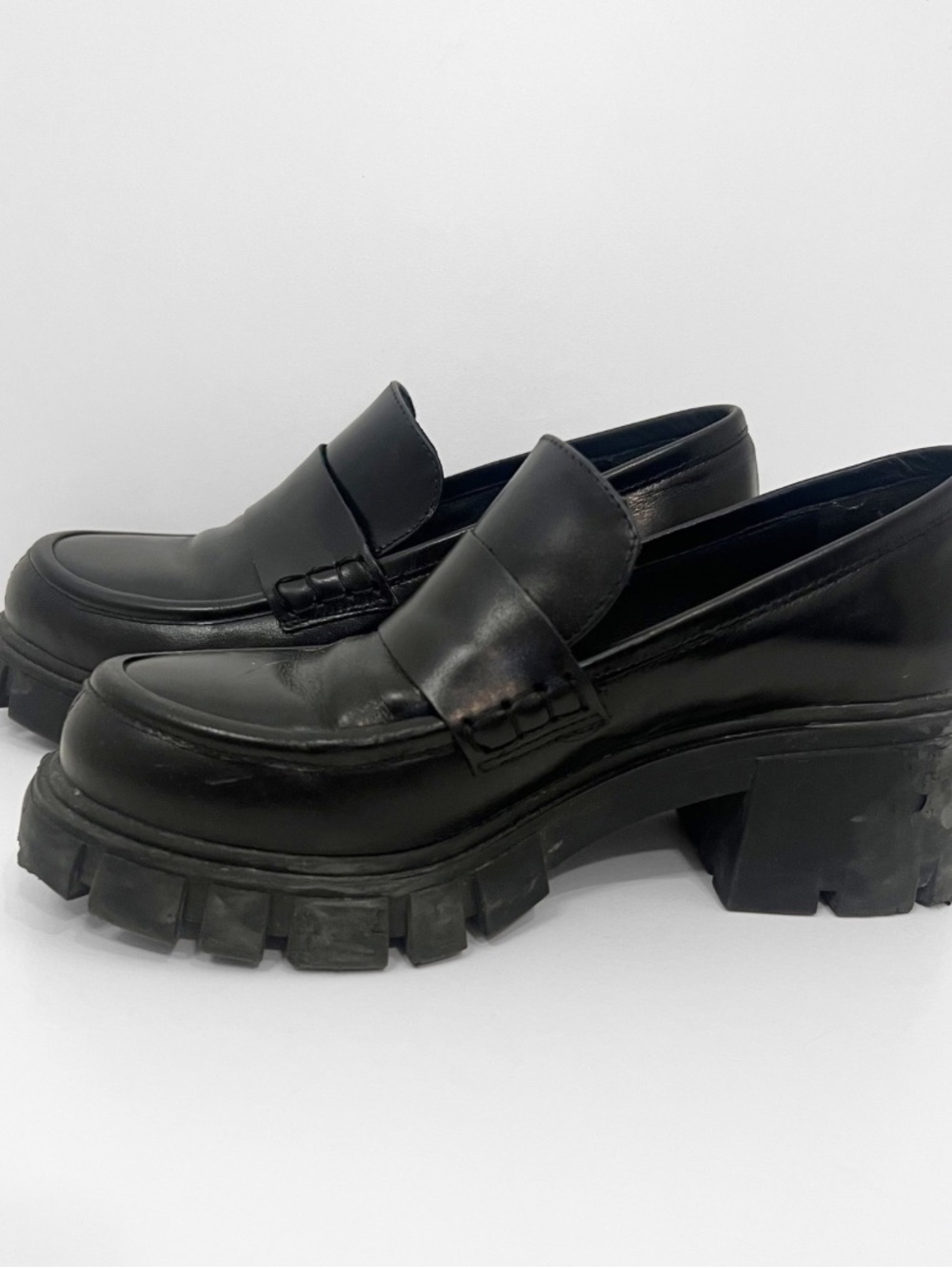 Women’s Black Chunky Loafer - Sleek Platform Slip-On - Picture 3 of 6
